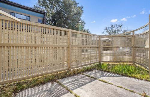 KING BED Well-Located Cozy Townhouse Retreat - Foto 20