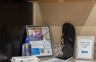 Gated townhouse with 2 suites, heated pool, hot tub - Photo 10