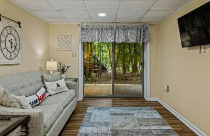 Frolic on Fern by Avantstay Enclosed Deck w/ Forest Views, Bar - Foto 54