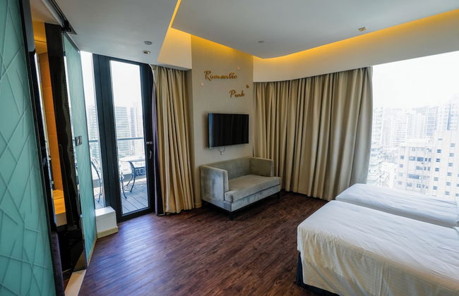 Epoch Hotel - Photo 18