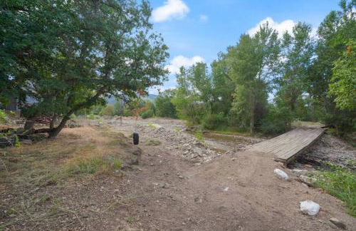 Mountain Home w/ a River in Back - Close to Skiing - Foto 26