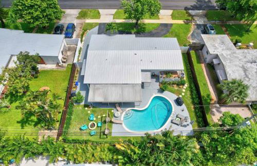 Eagle's Way with Firepit Heated Pool and Sunroom Near BEACH - Foto 35