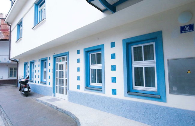 Apartment City with Parking - Photo 5