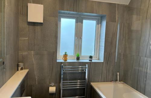 Brand New Big House with garden and free parking - Foto 23