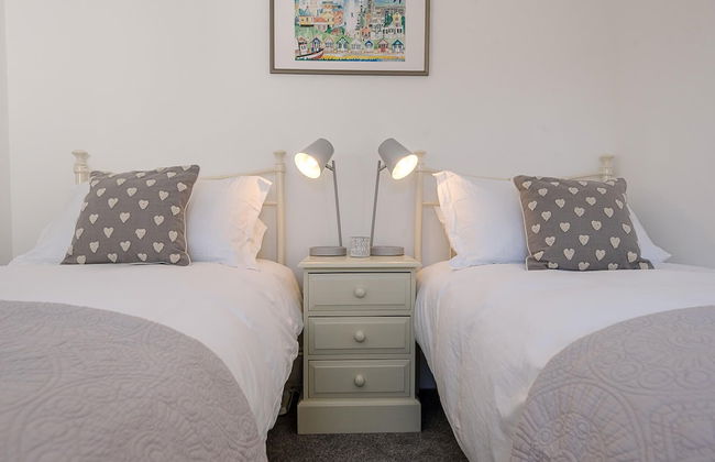 Bonheur, 16 Bartholomew Green, Southwold - Photo 6