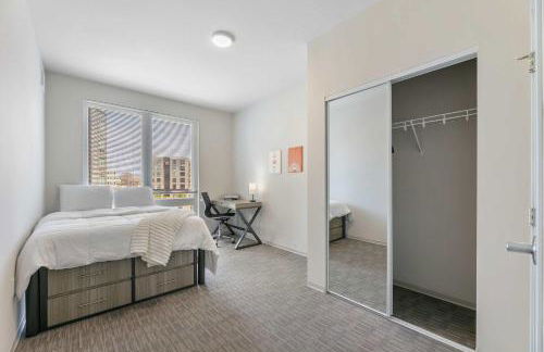 Spacious and Modern With Premium Amenities Near U of M - Foto 13