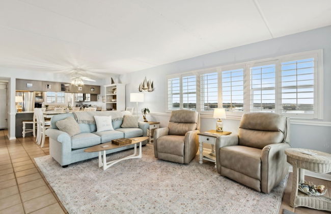 Beach Condo Miles-long Views Sand and Sea, Access to Private Fishing Pier by RedAwning - Foto 15