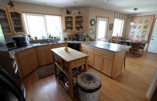 Five Bedroom Colonial Style Home - Foto 42