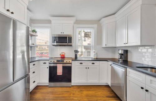 Prime West Hartford Center- Timeless Charm - Foto 1