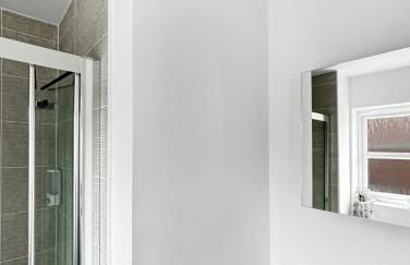 Amaya Seven - Luxury 3 bedroom detached house with garden & driveway - Sleeps 7 - Bottesford, Leicestershire - Foto 26