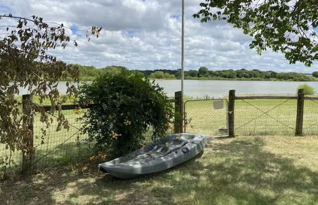 Beautiful Kayewood Waterfront Retreat - Photo 24