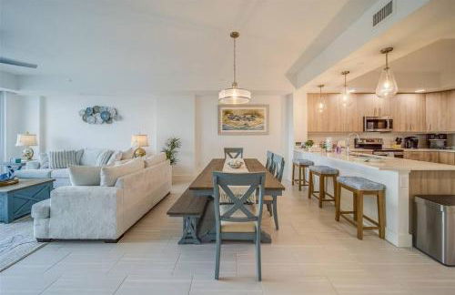 Luxury Waterfront Penthouse with Amenities and Services - Foto 14