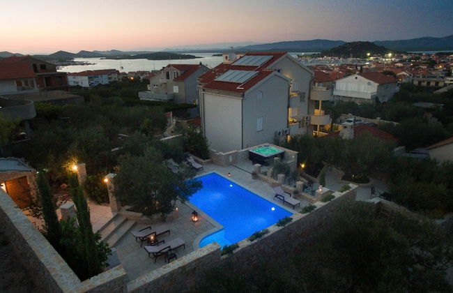 Apartment in Murter With Pool and Sea Views - Foto 1