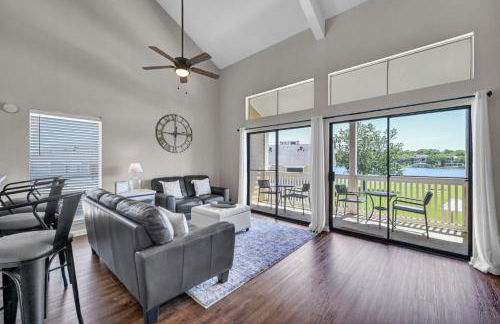 April Point Dr S - Photo 1