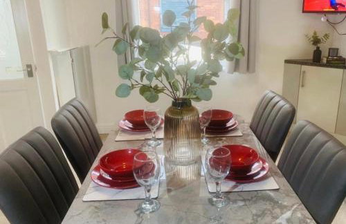 Modern 2 Bedroom House with 2 Ensuite and Free Parking - Photo 19