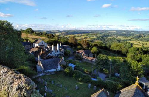 Historic Property with Stunning Views (Walk to the pub) - Foto 7