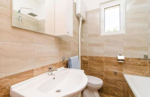 Villa Dalmatian Gem - Two-Bedroom Villa with Terrace and Swimming Pool - Photo 20