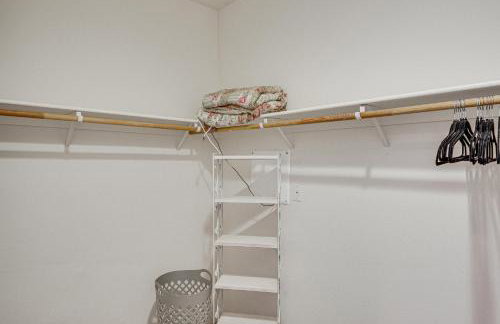 Rio Bravo Country Club Home in Bakersfield with Pool - Photo 16