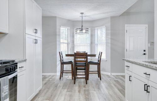 Stylish 4BR Urban Oasis - Foto 9