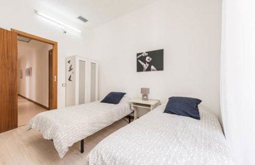 M&F Apartaments Gran Via - Photo 25