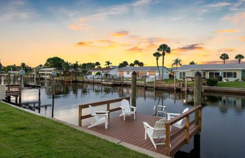 Brand New Saltwater Pool! - Waterfront Canal - Luxury Home - Foto 68