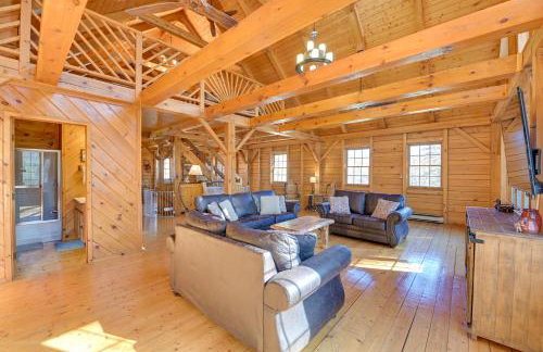 Athol Cabin with Deck and Fire Pit, 10 Mi to Lake - Foto 1