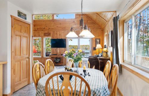 Lakefront Getaway with Kayaks, Fire Pit and Views - Foto 19
