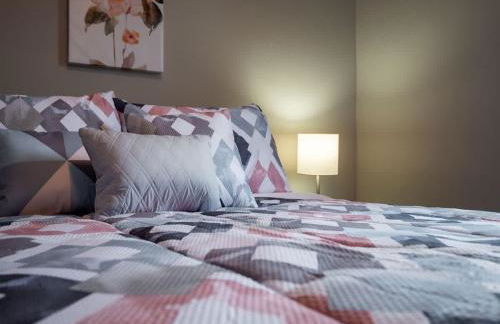 Large Remodeled 4 Bedroom Only 7 Minutes to Downtown - Foto 30