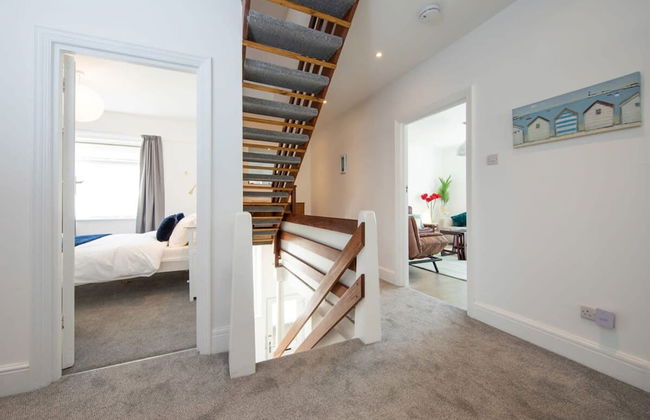 Stunning Beachfront Apt w Balcony Sea Views - Foto 73