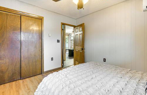 Canal-Front Cabin Dock and Fire Pit in New Lisbon - Foto 14