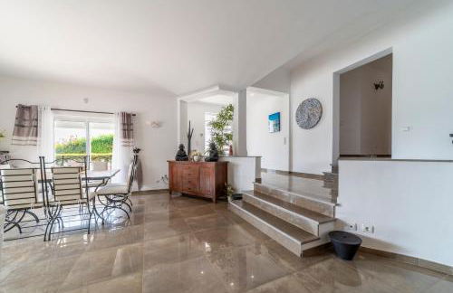 Stunning 4-Bedroom Villa With Pool - Perfect For Families - Foto 12