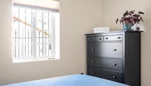 Cozy Casita near Downtown Albuquerque - Foto 3, wardrobe