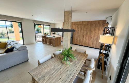 Casa unifamiliar con jardín en la playa - Foto 1