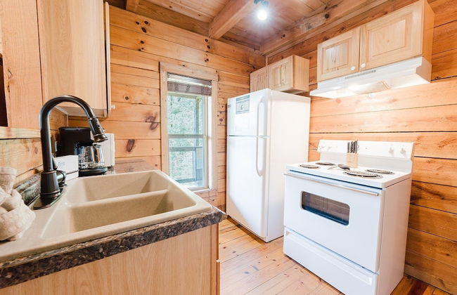 J Willy's Refuge 2 Bedroom Cabin by RedAwning - Photo 13