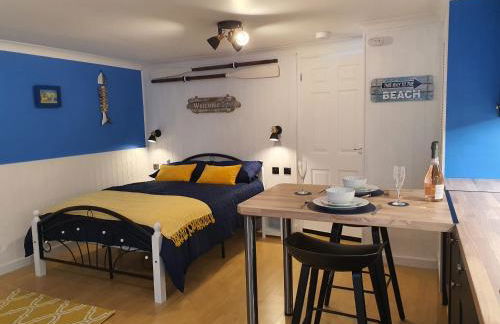 Hayling Hideaway, private cosy annex near to beach - Photo 12