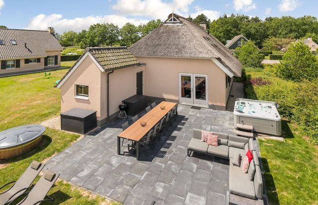 Family House With Wellness - Photo 27