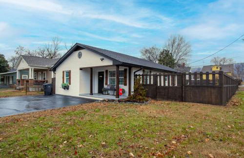 Blue Valley Inn - Hot Tub & Spacious Play Area! - Foto 13