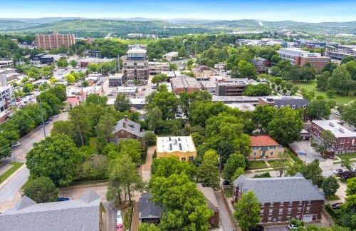 Tovey House-Walk to Downtown and Campus - Photo 55