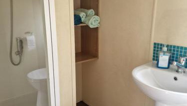 Lodge Sleeps 4 - Pet Friendly with Private Parking - Foto 3, towels