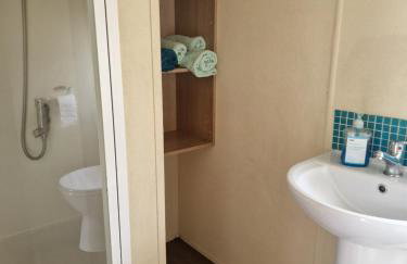 Lodge Sleeps 4 - Pet Friendly with Private Parking - Foto 3