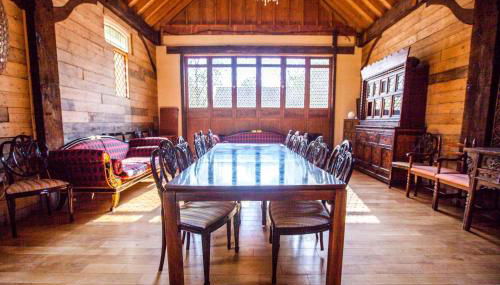 The Timber Barn South Downs West Sussex Sleeps 18 - Foto 2