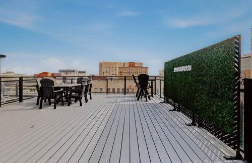 Husker Home TEN40 is in the heart of Downtown Lincoln where you can walk to Haymarket & UNL - Foto 27