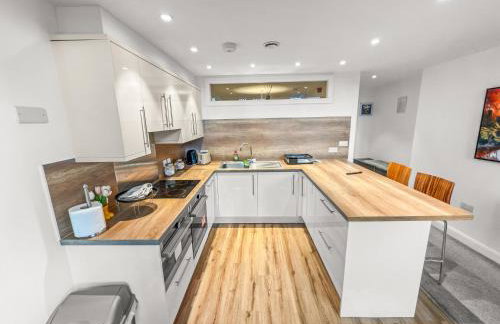 Flat 2 - Luxury Bolton City Centre Apartments - Photo 14