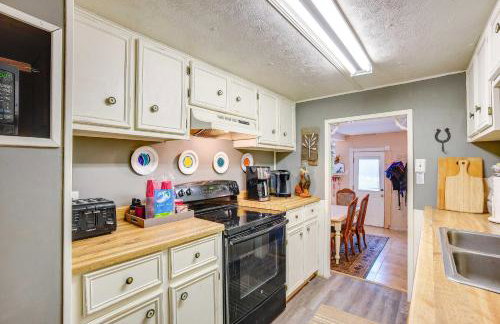 The Whacky Shack Family Cabin with Fire Pit! - Photo 10