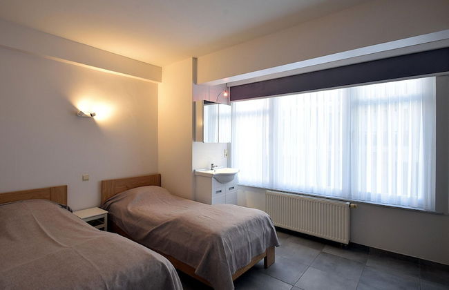 Sunny Escape by the Shore - Photo 3