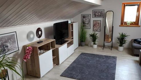 Kleine gemütliche Mansardenwohnung im Südosten Münchens - Foto 2