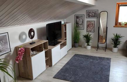 Kleine gemütliche Mansardenwohnung im Südosten Münchens - Foto 2
