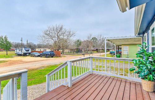 Lake Granbury Getaway about 1 Block to Waterfront - Foto 26