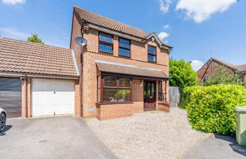 CENTRAL MK- 3Bed, 2 Bath house for LONG TERM CONTRACTOR Stays, free parking for 2 vehicles, DESK & GARDEN space managed by CHIQUE PROPERTIES LTD - Photo 28