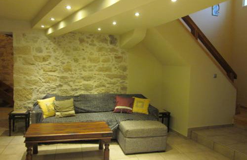 Attractive Greek House with Private Pool near Sea & City Center - Photo 20